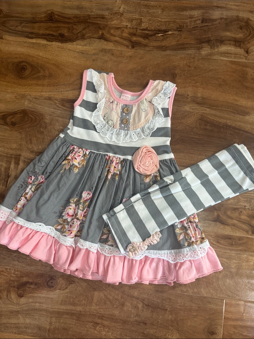 Giggle moon two pice 4T capri length leggings like new.